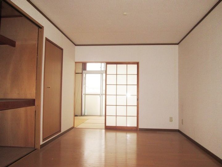 上荒田福永ビルの居間