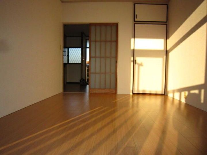 神奈川県横浜市磯子区栗木2(アパート)の賃貸物件の居間