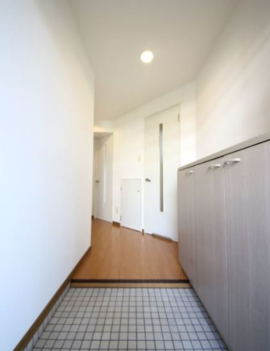 レイブリック若園の玄関