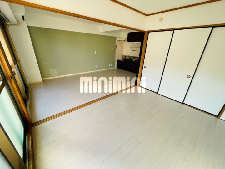 ライラックの内装