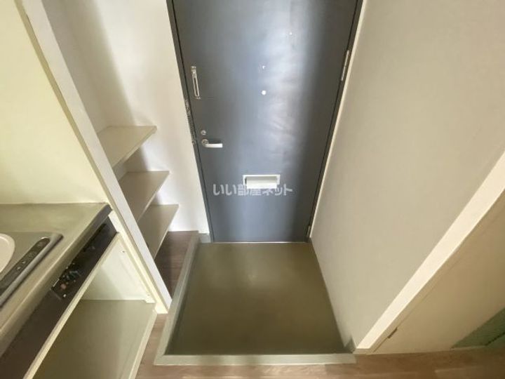 大阪府大東市錦町(マンション)の賃貸物件の玄関