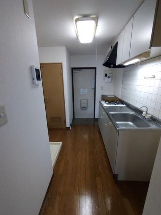 バーシティハウス泉Aの玄関