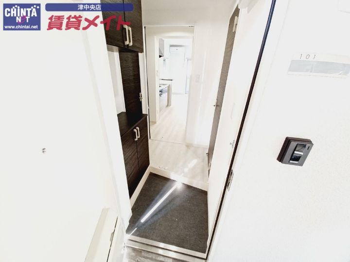 ラグナ幸町の玄関