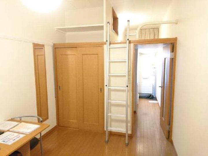 レオパレス日和IIの居間