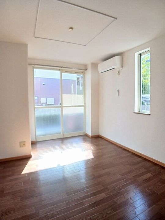 セカンドモールの居間