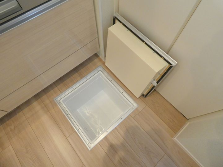 BORIKIからすやまの内装