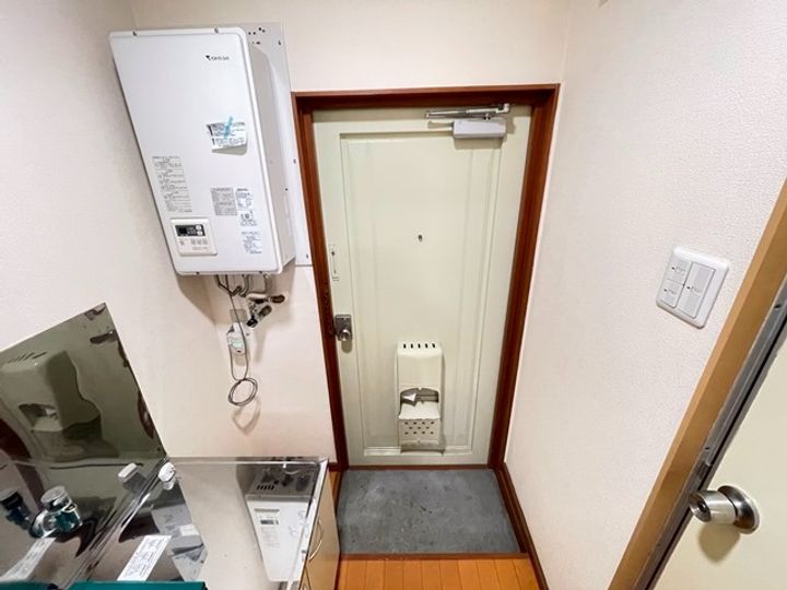 沢井コーポの玄関