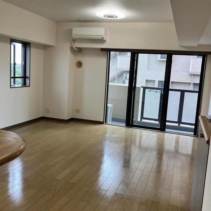 ダイアパレス検見川浜IIの居間