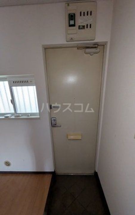 ファミールシャトルの玄関