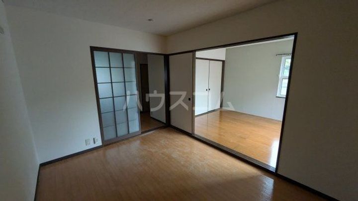 ファミールシャトルの居間