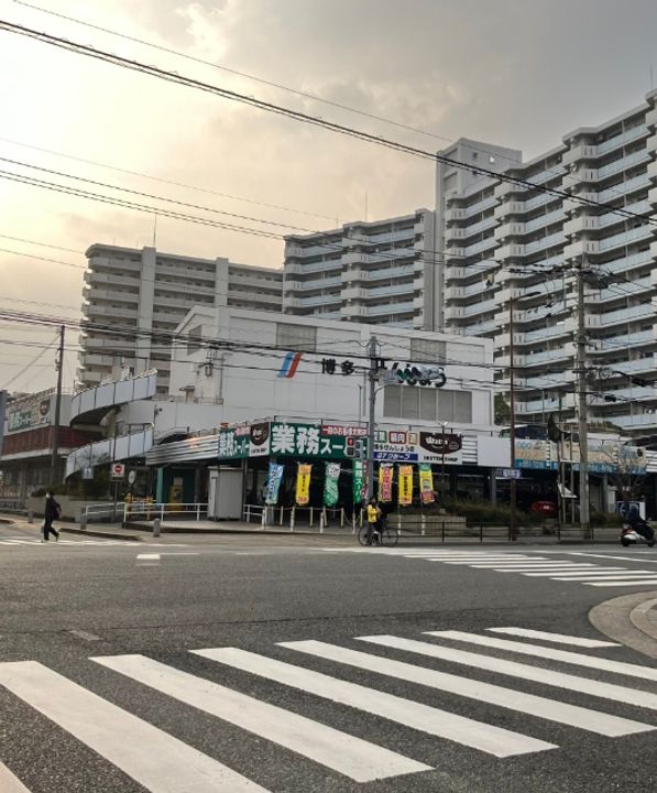 クレタ県庁前の周辺