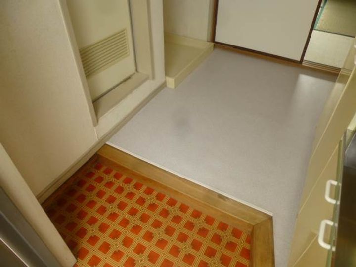 本町ハイツの玄関