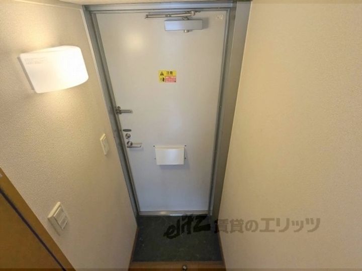 レオパレスサンオークの玄関