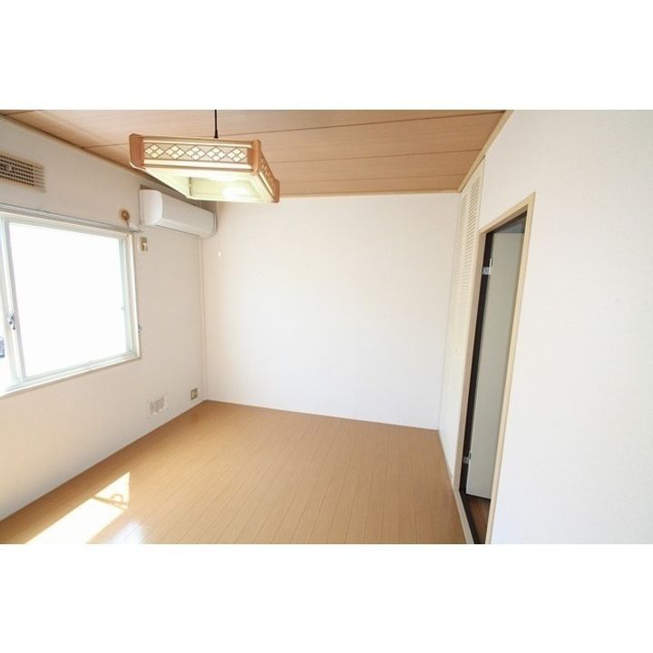 ハビテーション野口の居間