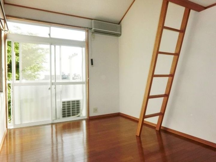 サンルートへスメルの居間