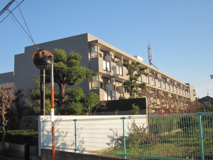 ロイヤルコート武蔵境の外観