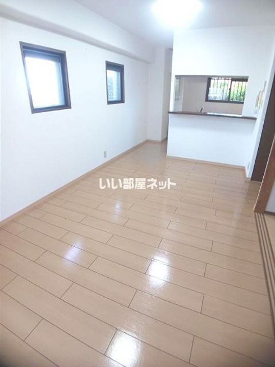サーパス城南 1階 3LDKの居間