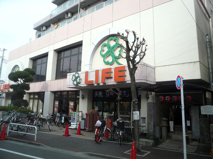 ティアラの周辺
