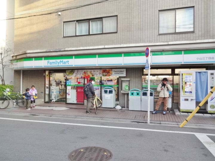 ティアラの周辺