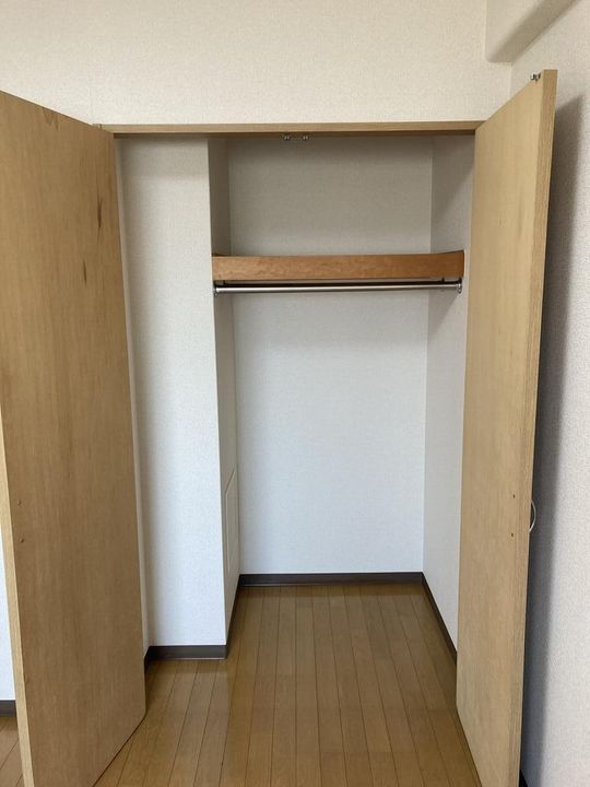 鶴羽ビルの内装
