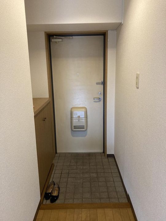 鶴羽ビルの玄関