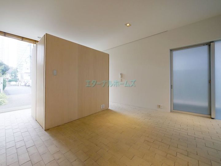 crane courtの玄関