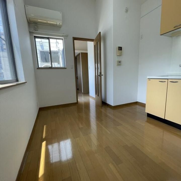 神奈川県横浜市南区高根町1(一戸建)の賃貸物件の居間