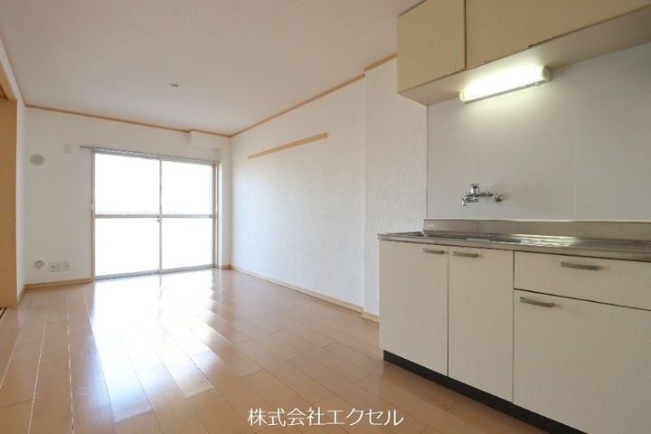 東京都昭島市大神町3(マンション)の賃貸物件の居間