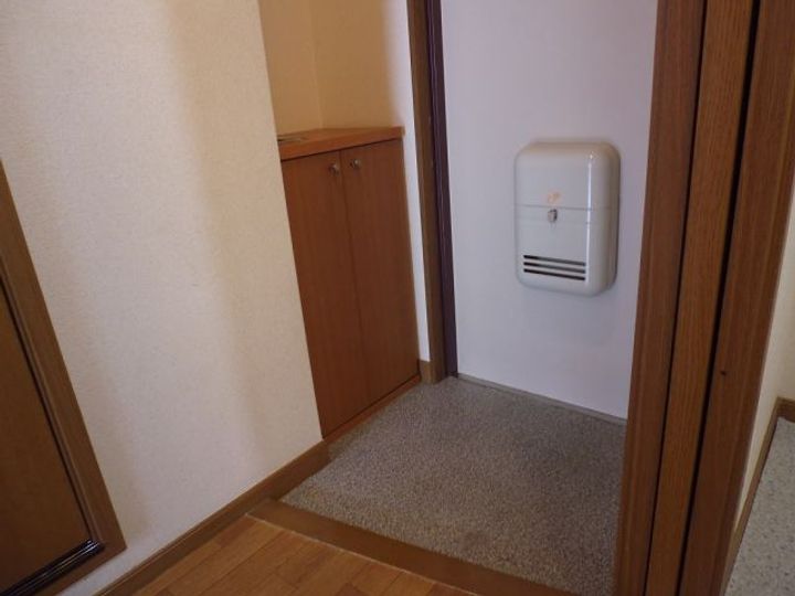 ブランドール佐保川の玄関