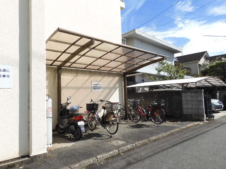 メゾン三宅の地図