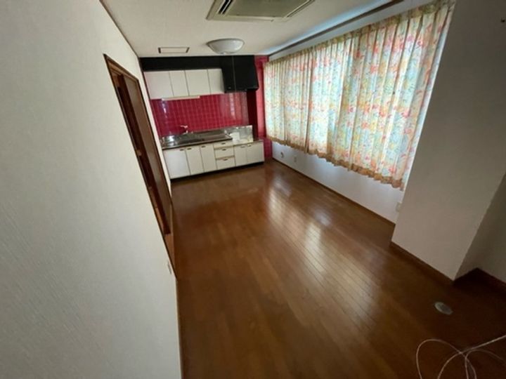 福元屋ビルの居間