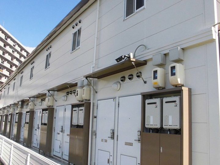 レオパレスMiwaの玄関