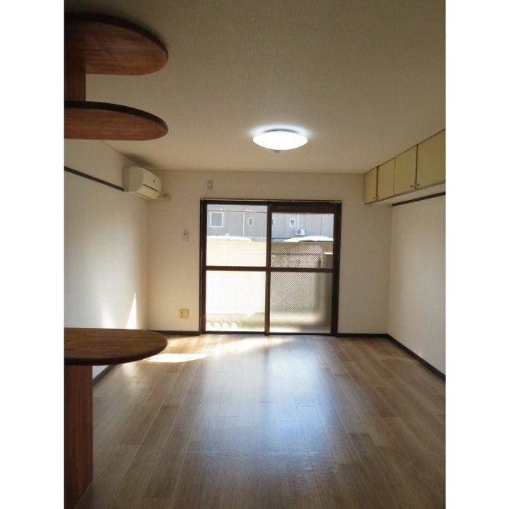 ロイヤルハイツ東八の内装