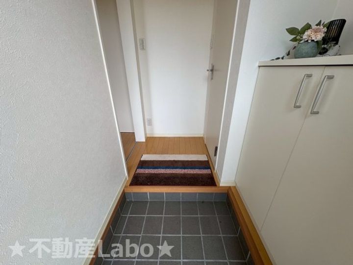 徳島県板野郡松茂町広島字二番越(アパート)の賃貸物件の玄関