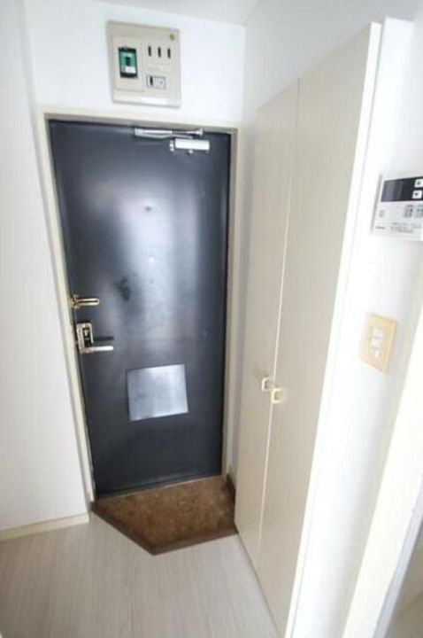 シャルマン生田IIの玄関