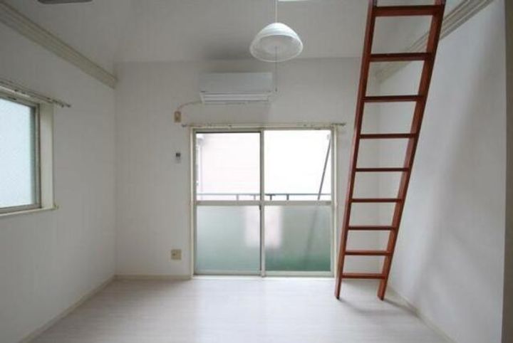 シャルマン生田IIの居間