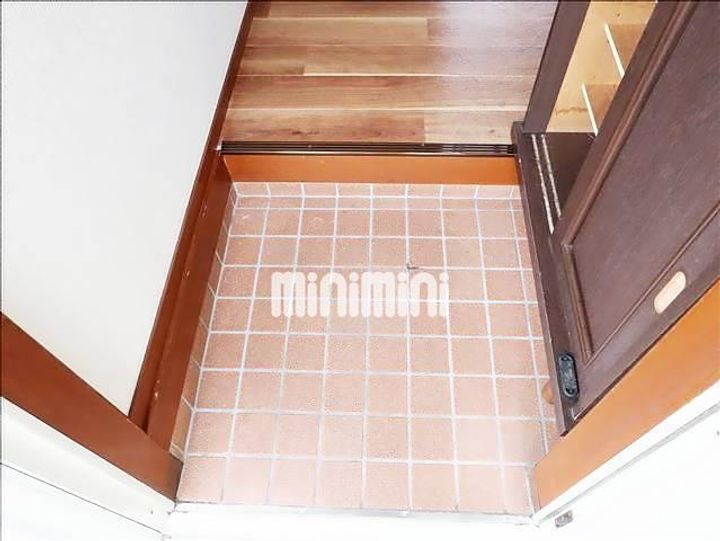 スワンハイツの玄関