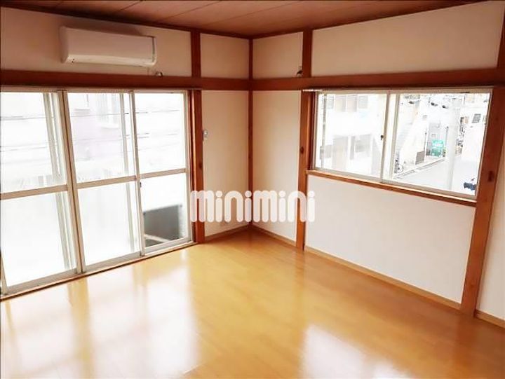 スワンハイツの居間