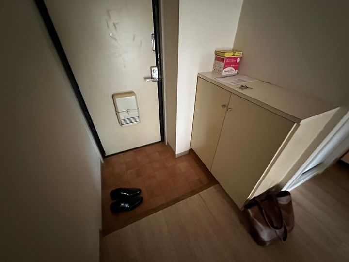 ハイツホシノの玄関