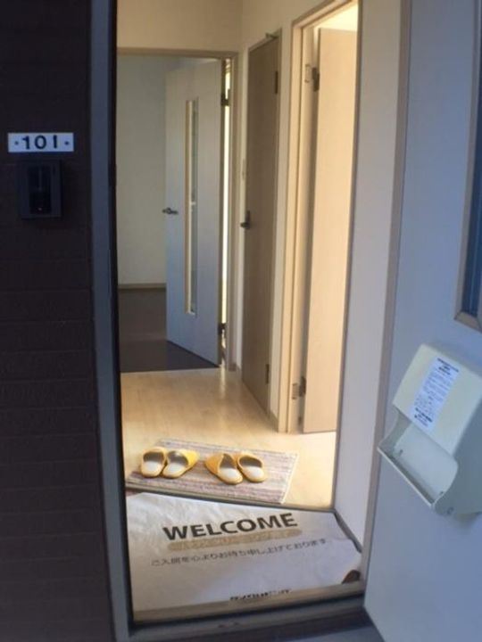 シェクル21の玄関