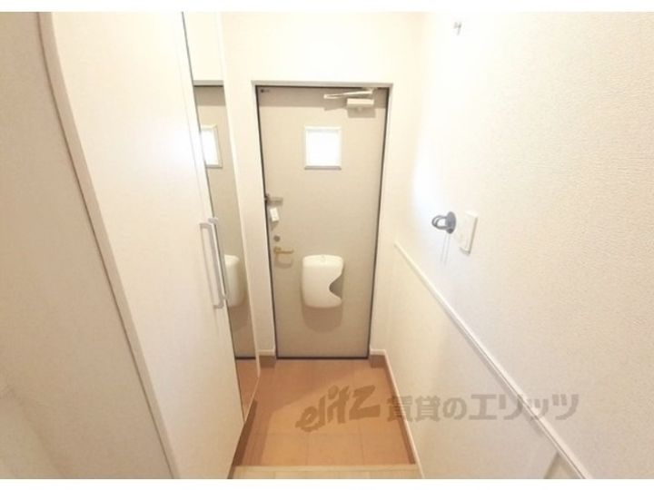 ルナハイツ5の玄関