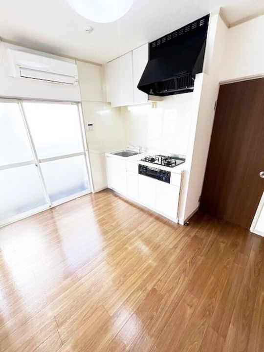 クレッセント川口元郷の居間