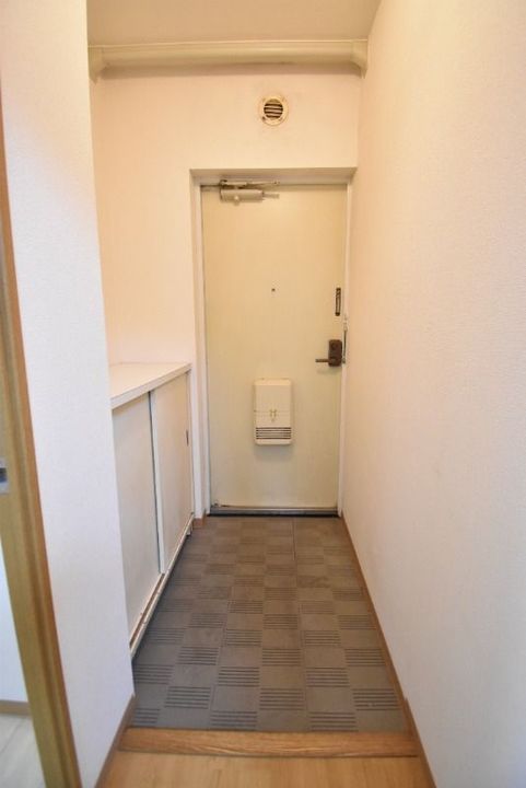 ひかりハイツの玄関