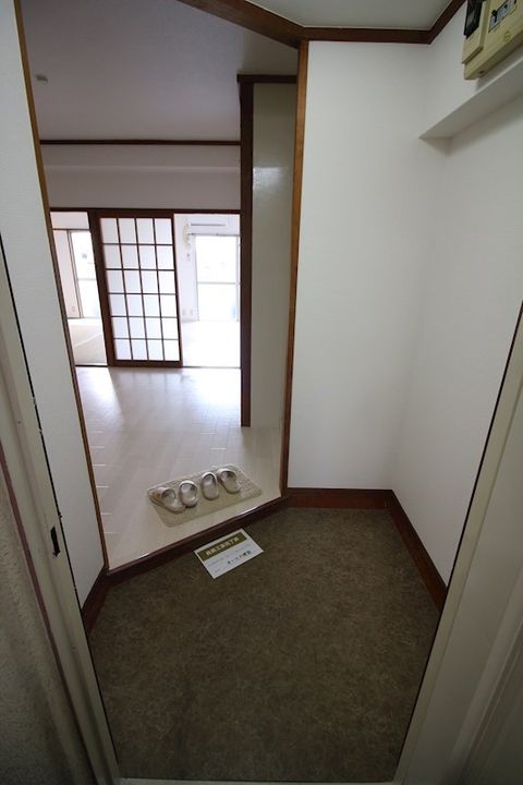 片野レジデンスの玄関
