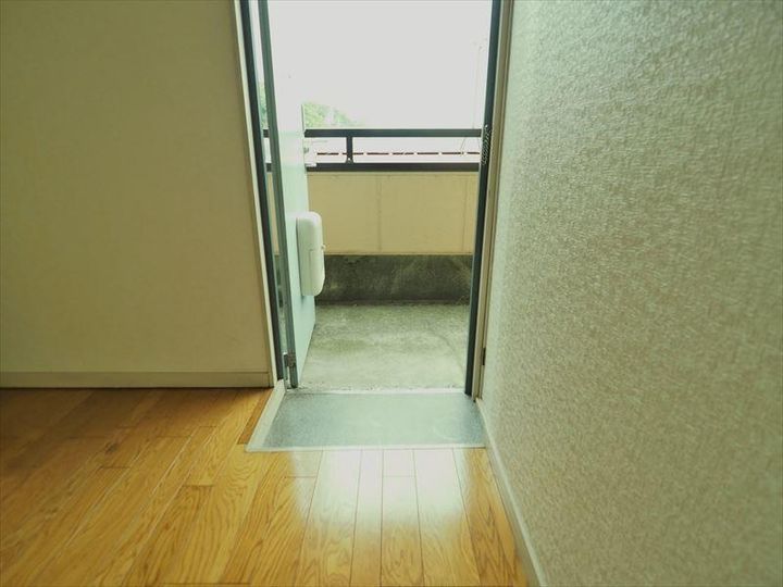 グリムハイツ塙田の玄関