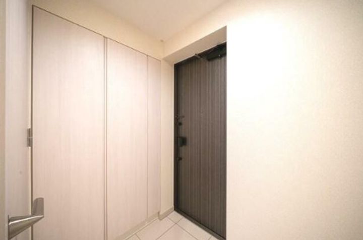 東京都千代田区神田多町2(マンション)の賃貸物件の玄関