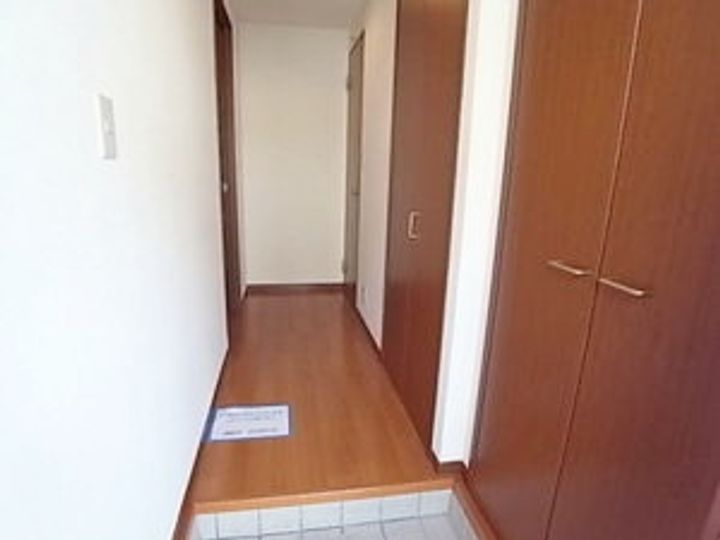 神奈川県茅ヶ崎市東海岸南4(アパート)の賃貸物件の玄関