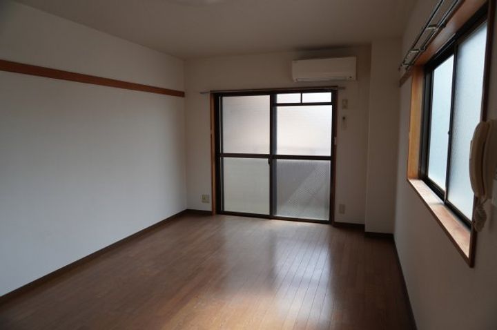 ハイツ中嶋の居間