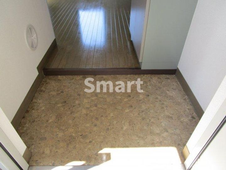 東京都中野区本町4(マンション)の賃貸物件の玄関