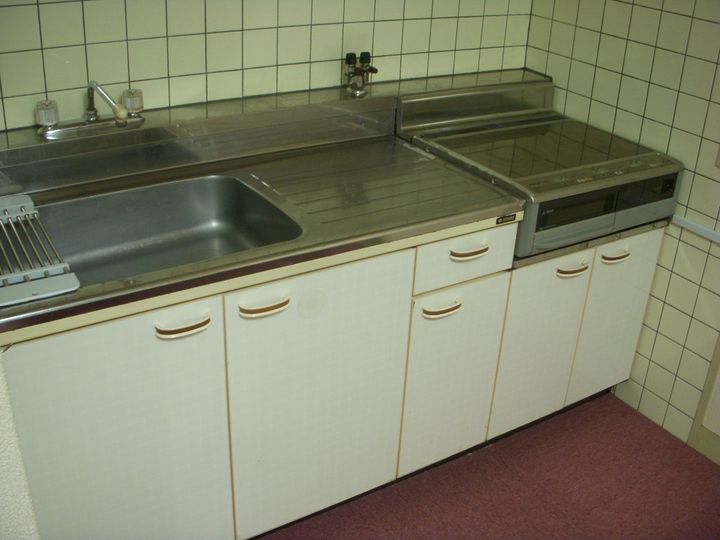 道端ビルのキッチン